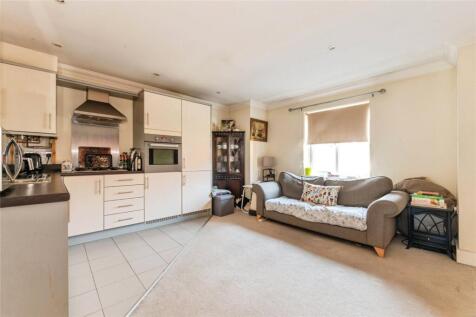 Hengest Avenue, Esher, Surrey, KT10