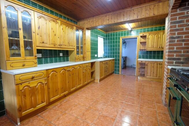 KITCHEN/BREAKFAST