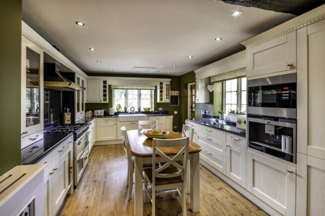 4 bed Detached for sale Image 6