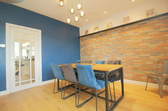 4 bed Terraced for sale Image 8