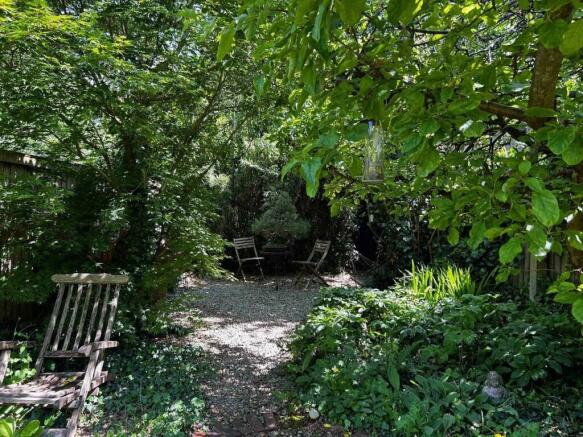 thumbnail_West End - garden 3.jpg