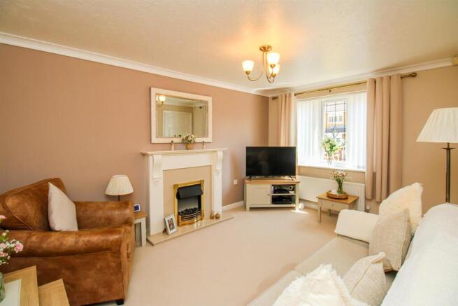 3 bed Semi-Detached for sale Image 8
