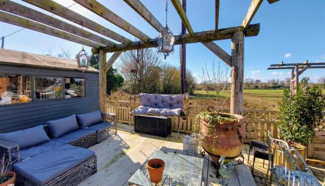 DELIGHTFUL REAR GARDEN
