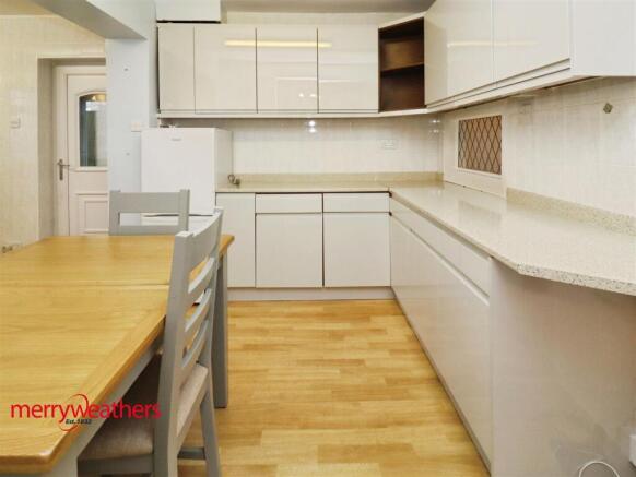 3 bed Semi-Detached for sale Image 4