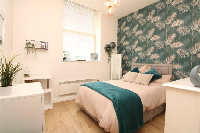3 bed Flat for sale Image 10