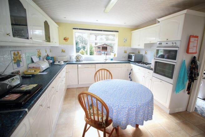KITCHEN / BREA...
