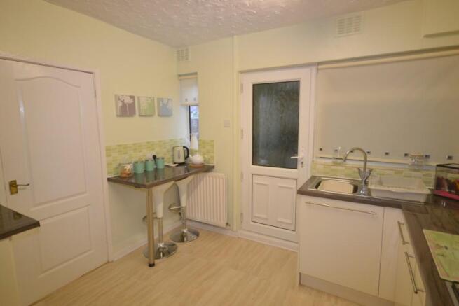 FITTED KITCHEN