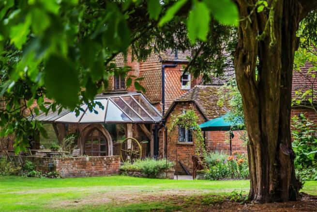 house. estate agency Cranleigh Barhatch Farm