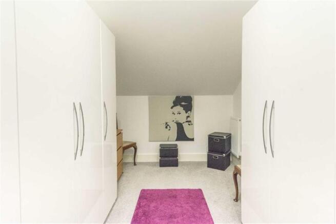 LARGE WALK IN DRESSING ROOM