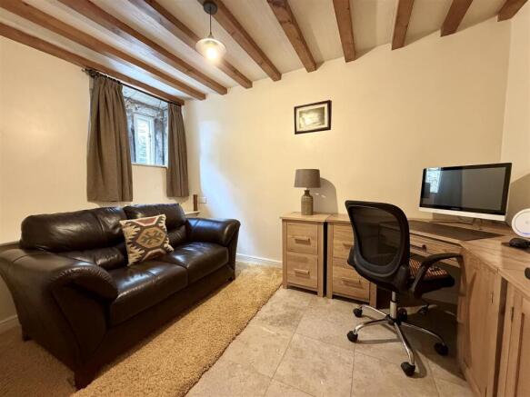 4 bed Semi-Detached for sale Image 10