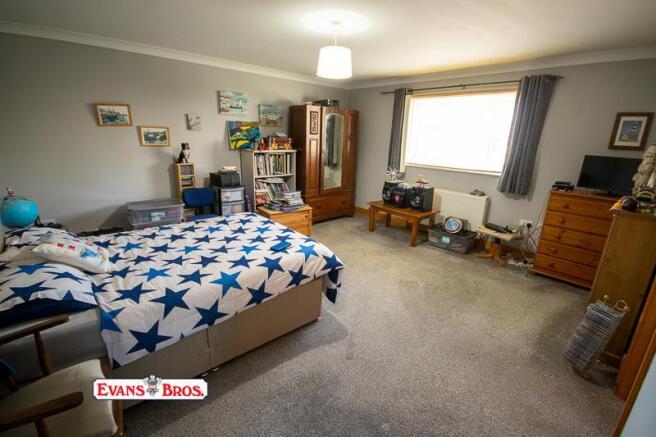 FRONT DOUBLE BEDROOM 2