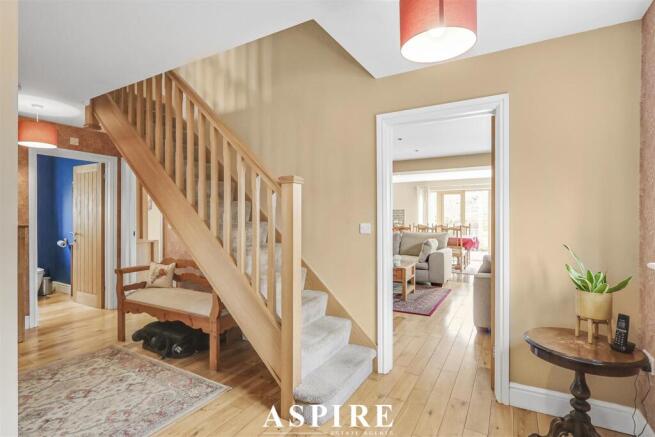 Lingfield Drive, Rochford photo 4