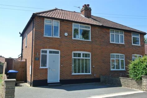 Laurel Avenue, Englefield Green, Egham