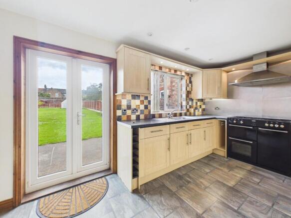 3 bed House for sale Image 8
