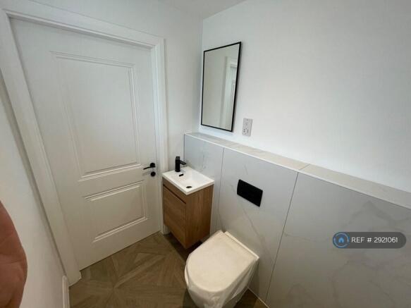3 bed Terraced to rent Image 6