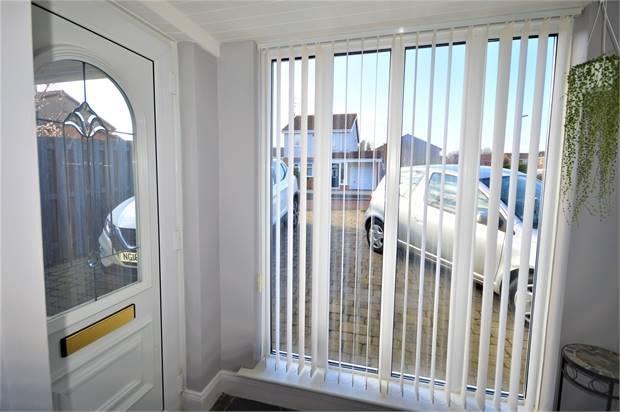 ENTRANCE / PORCH