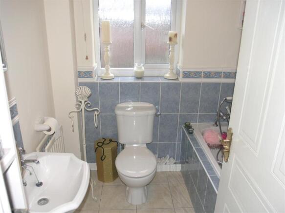 FAMILY BATHROOM