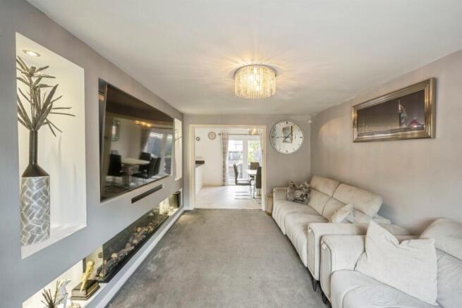 4 bed Detached for sale Image 5