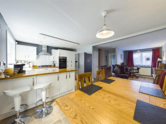 Kitchen/Dining Area