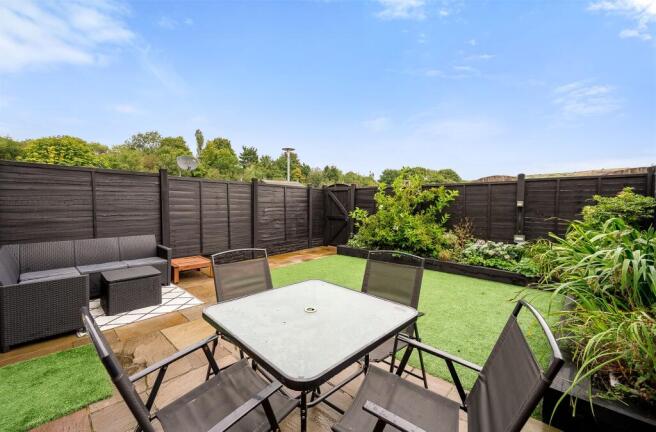 Stunning 3-Floor Townhouse with Master Suite, Balcony, and Modern Upgrades in Prime Rawtenstall Location photo 4
