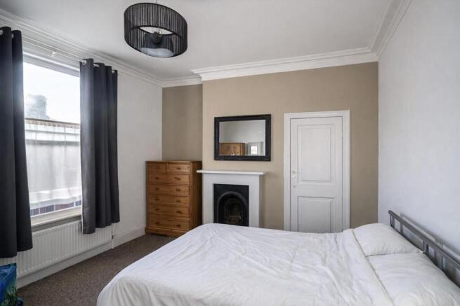 4 bed Town House for sale Image 6