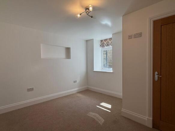2 bed Flat to rent Image 8