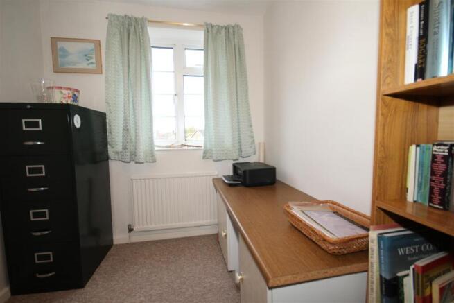 4 bed Detached for sale Image 11