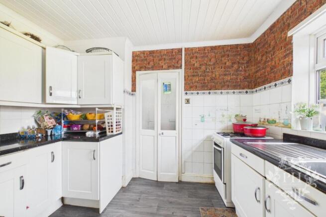 2 bed Semi-Detached for sale Image 6