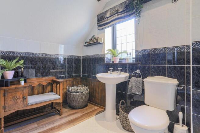 4 bed Detached for sale Image 6