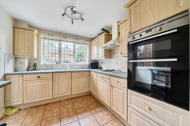 1423836-4-69a8183...