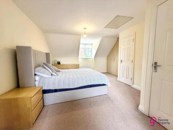 4 bed Semi-Detached for sale Image 10