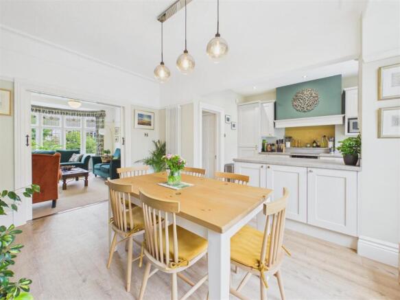 4 bed Semi-Detached for sale Image 8
