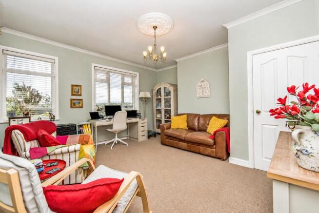 4 bed Semi-Detached for sale Image 8