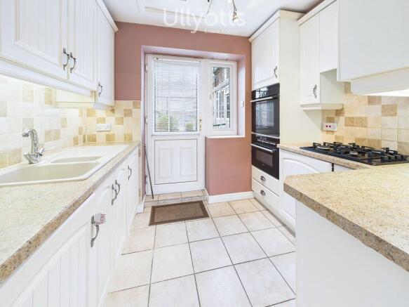 2 bed Semi-Detached Bungalow for sale Image 8