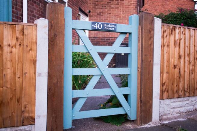 Braddon Ave - Gate.jpg