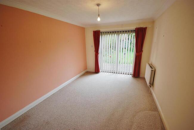 DINING ROOM: