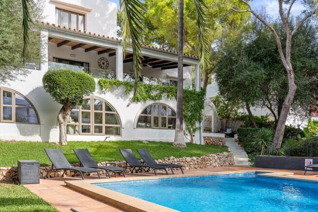 Pool and Exterior (2