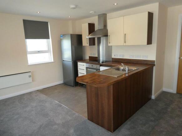 2 bed Apartment to rent Image 5