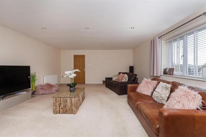 4 bed Detached for sale Image 10