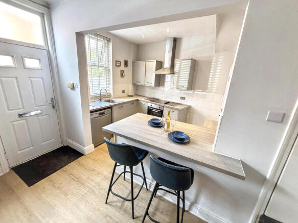 3 bed Terraced to rent Image 2