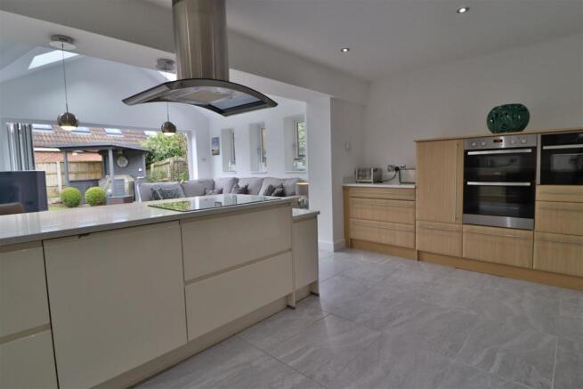 OPEN PLAN FAMILY/DINING ROOM/KITCHEN