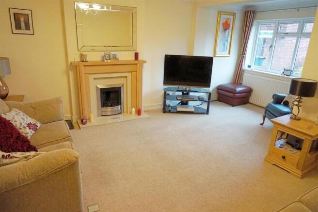 BAY FRONTED LOUNGE