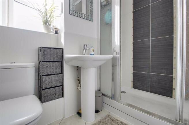 EN-SUITE SHOWER ROOM