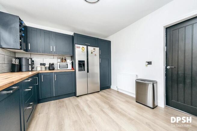 3 bed Semi-Detached for sale Image 6