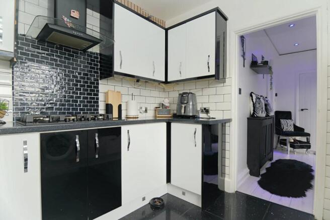 3 bed Semi-Detached for sale Image 7