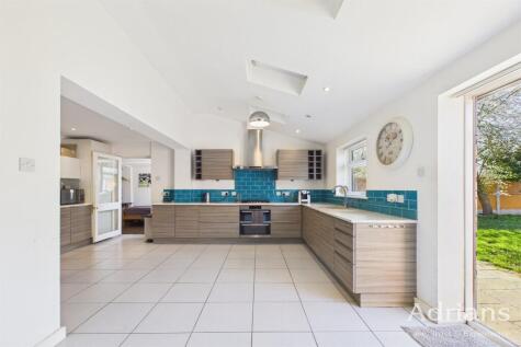 Hollycroft, Great Baddow, CM2 7FW