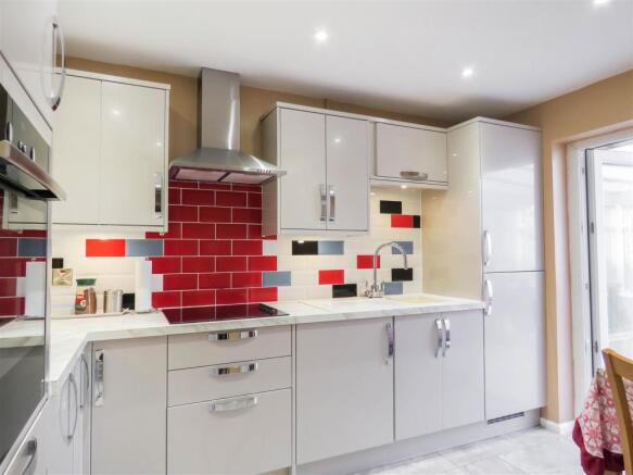 Kitchen 2.JPG