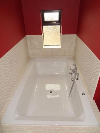 Huge bath!