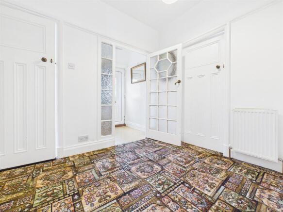 2 bed Flat for sale Image 4