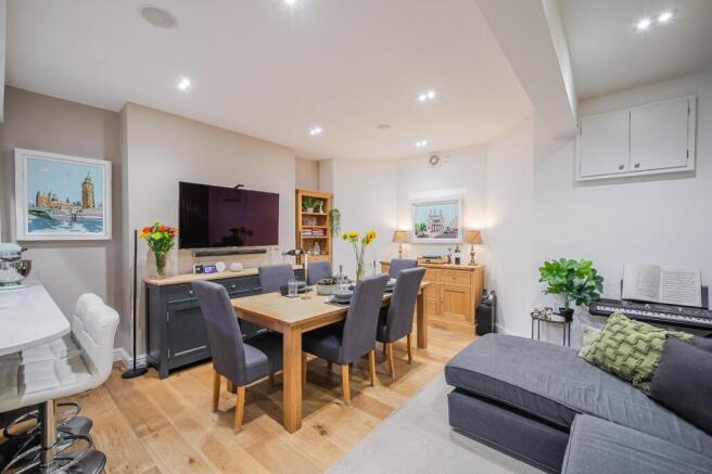 5 bed Terraced for sale Image 6